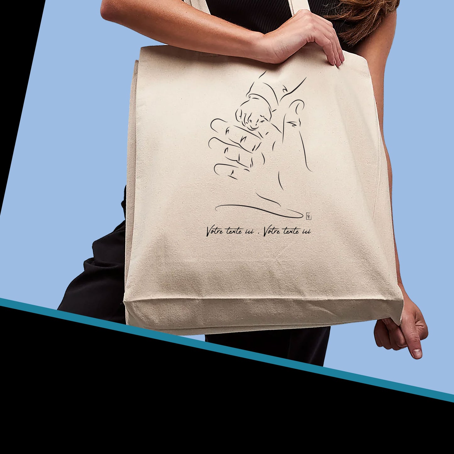 Graphisme Deux mains, enfant et adulte, amour naissance baptême sur sac cabas en toile tote bag à personnaliser avec du texte. Création Virginie Linard ©.