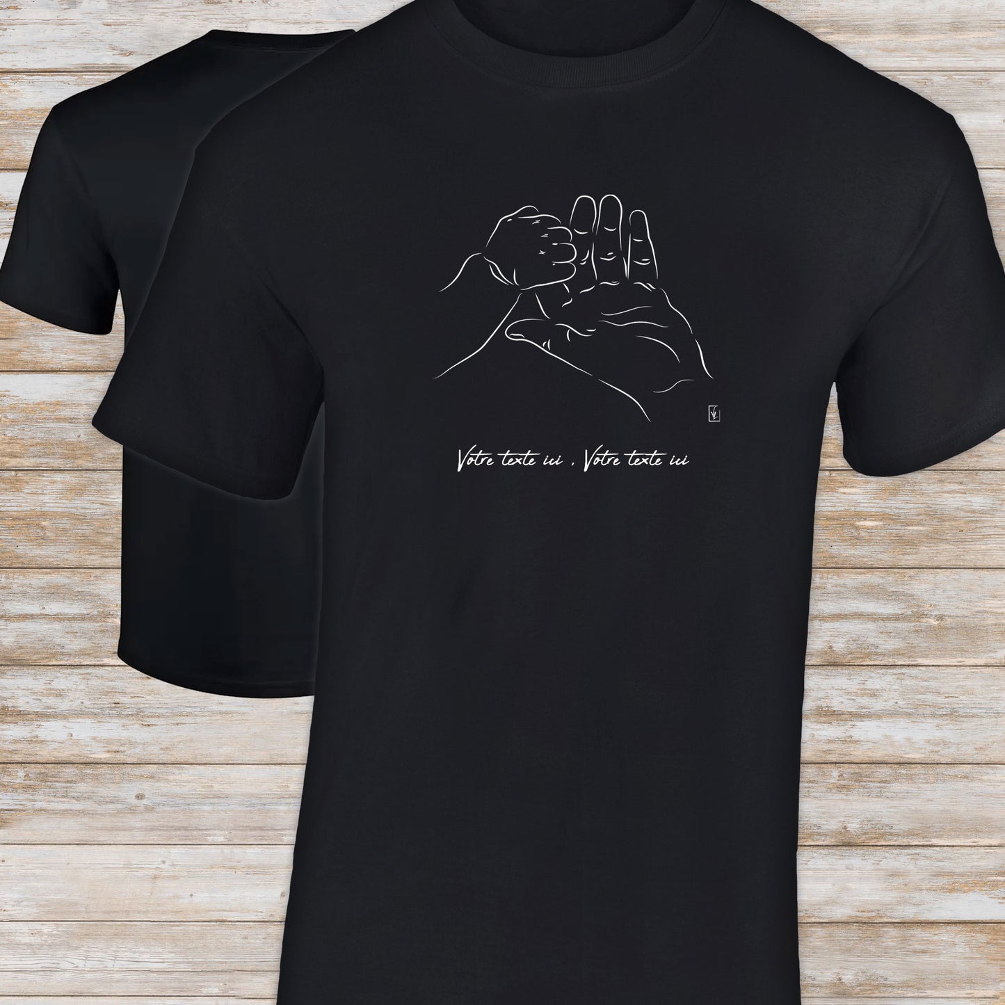 Graphisme mains enfant adulte naissance tendresse sur t-shirt à personnaliser avec du texte. Création Virginie Linard ©.