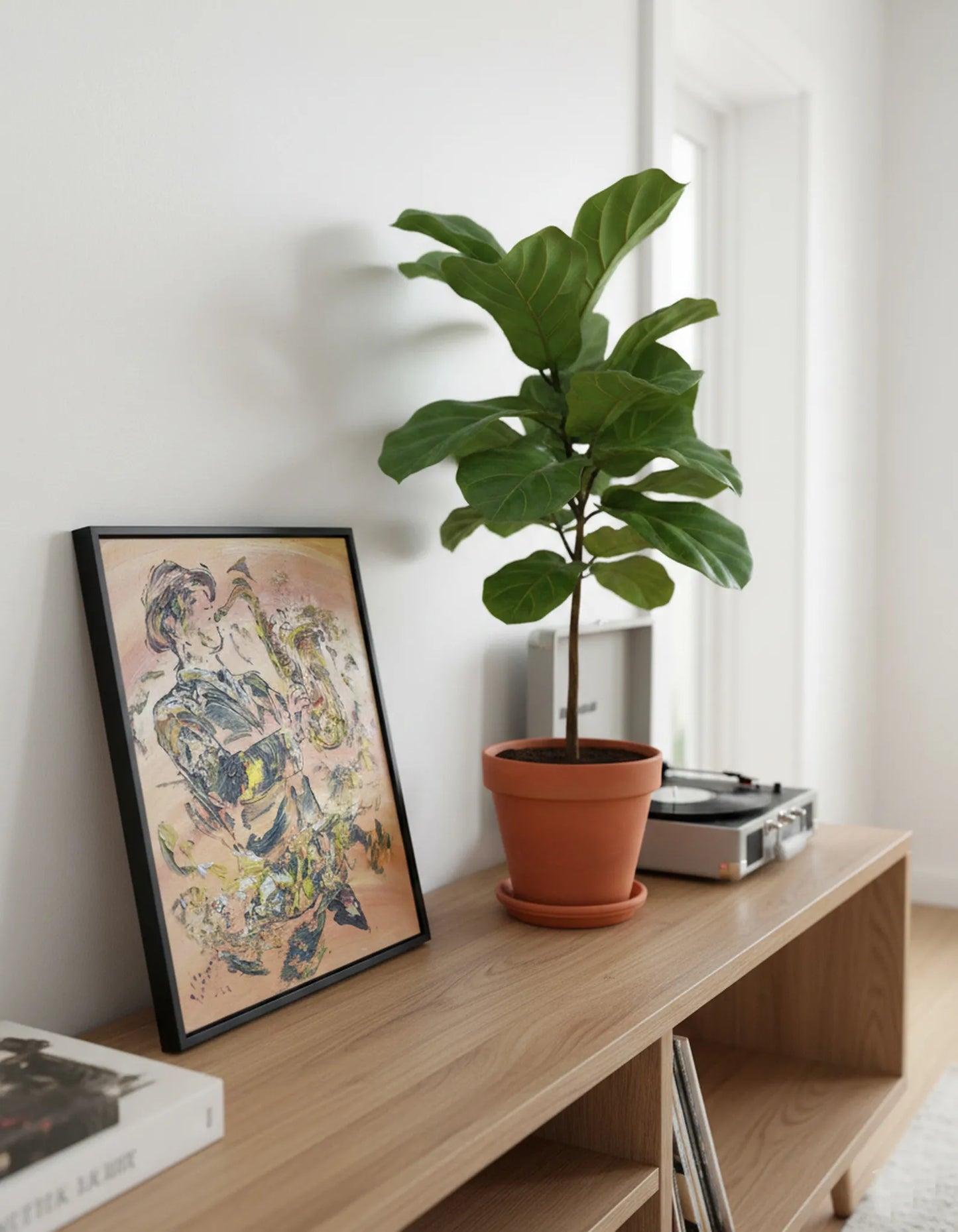 Petit tableau de musicien de jazz accroché dans un salon au-dessus d'un piano ou d'une platine vinyle. Décoration thématique musique.