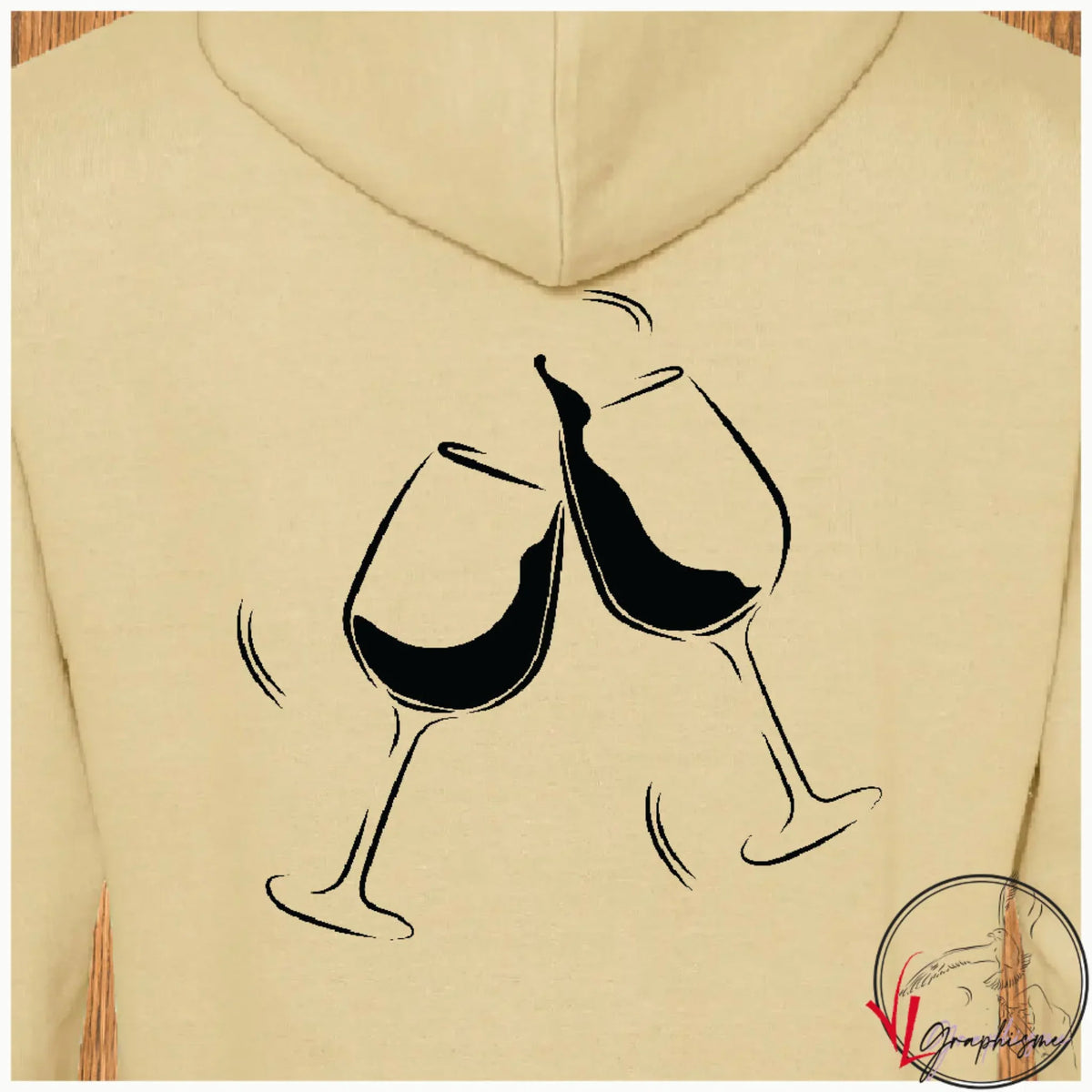 Graphismes avec verres de vin et pintes de bière sur t-shirts, sweats, vestes - moments de convivialité et esprit apéro.