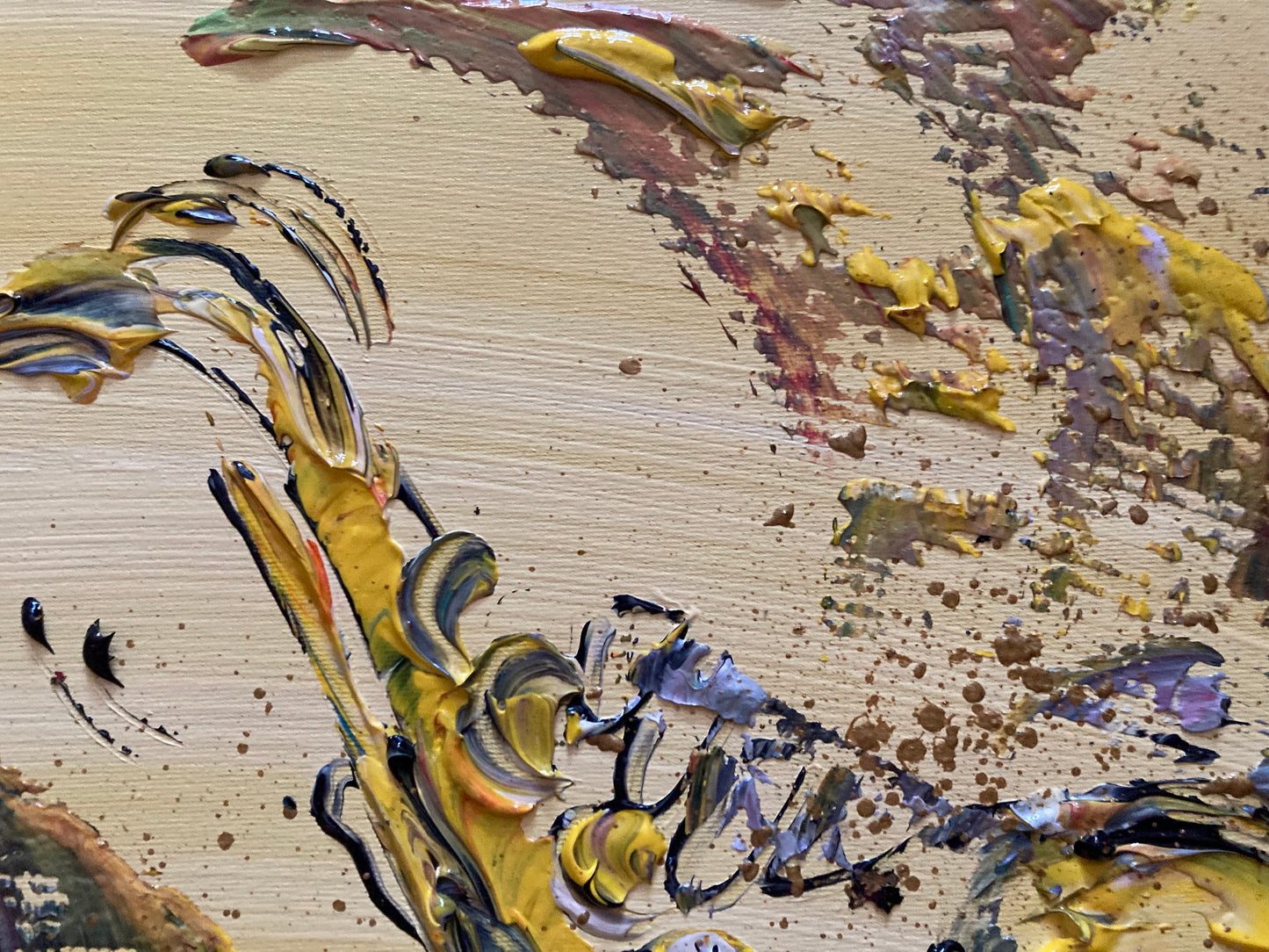 Tableau d'un saxophoniste avec un chapeau sur fond jaune format 50x61cm peinture sur toile de Virginie Linard © detail2