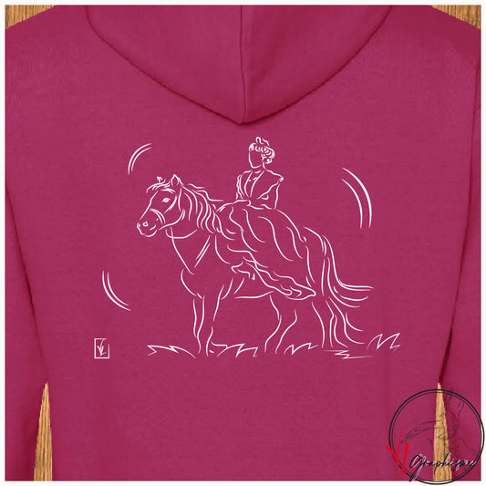 Arlésienne à cheval montée en amazone Sweat personnalisé couleur rose Création VLGraphisme Virginie Linard ©
