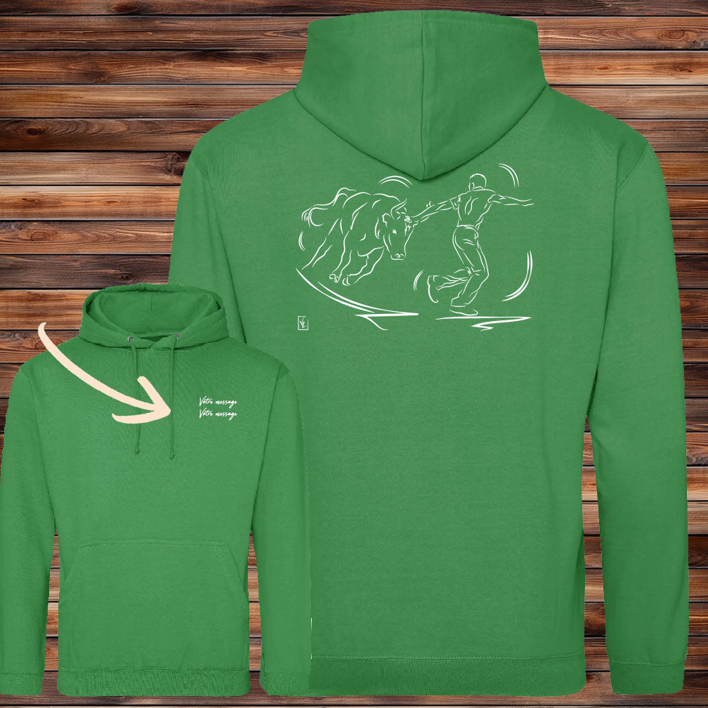 Course Camarguaise, raseteur et taureau vachette Graphisme sur Sweat-shirt 280g unisexe vert à personnaliser avec du texte. Création Virginie Linard ©.