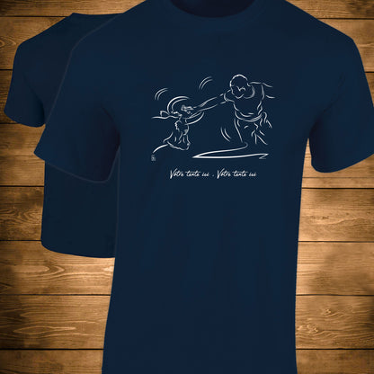 Course Camarguaise Le saut du raseteur suivi du cocardier Graphisme sur T-shirt bleu homme à personnaliser avec du texte. Création Virginie Linard ©.