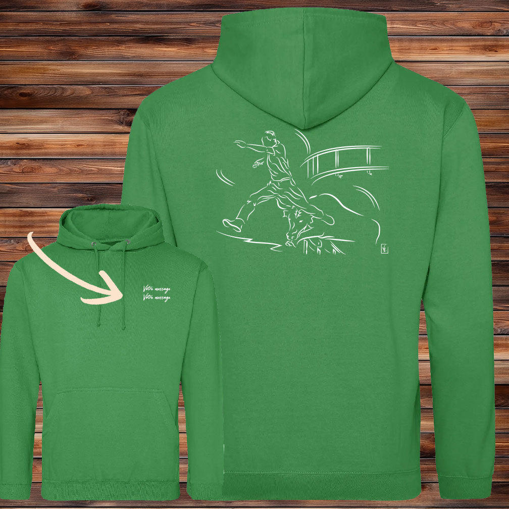 Course Camarguaise, raseteur et taureau vachette Graphisme sur Sweat-shirt 280g unisexe vert à personnaliser avec du texte. Création Virginie Linard ©.