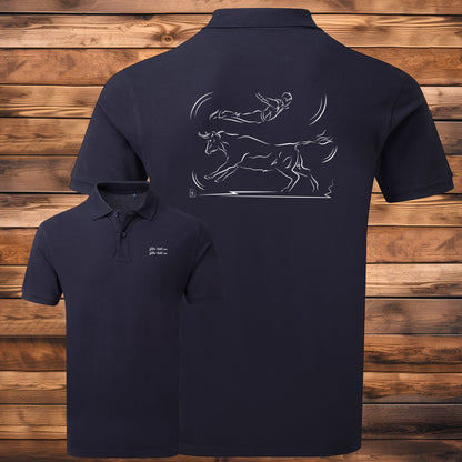 Course landaise, sauteur et vache sauvage Graphisme sur Polo 220g bleu homme à personnaliser avec du texte. Création Virginie Linard ©.