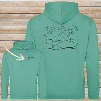 Course Landaise, sauteur et vache sauvage Graphisme sur Sweat-shirt 280g unisexe vert à personnaliser avec du texte. Création Virginie Linard ©.