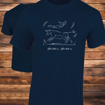 Course Landaise sauteur et vache sauvage, Graphisme sur T-shirt bleu homme en coton. A personnaliser avec un texte. Création Virginie Linard ©.