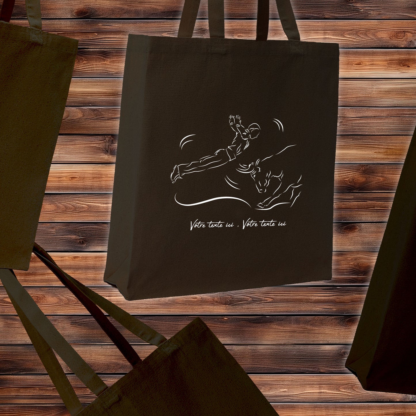 Course Landaise, sauteur et vache sauvage taureau. Graphisme sur sac tote-bag noir à personnaliser avec un texte. Création Virginie Linard ©.