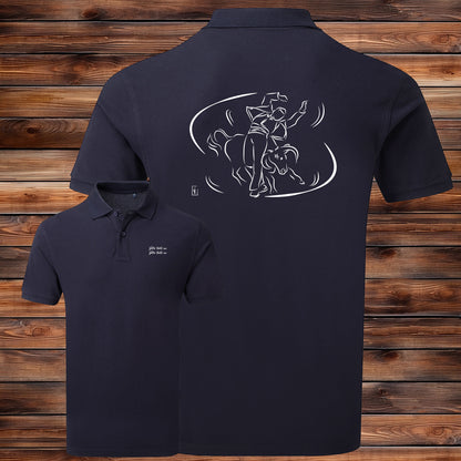 Course landaise, écarteur et vache sauvage Graphisme sur Polo 220g bleu homme à personnaliser avec du texte. Création Virginie Linard ©.