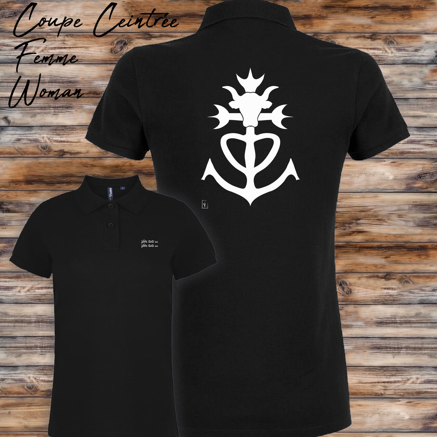Croix de Camargue, taureau, graphisme sur polo noir femme à personnaliser avec du texte. Création Virginie Linard ©.