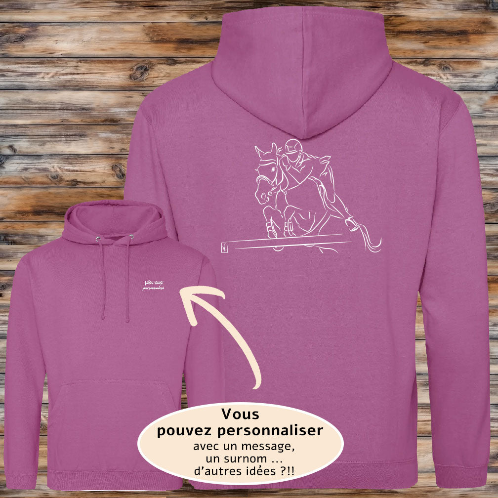Equitation Saut d'obstacle cheval, graphisme sur sweat-shirt rose à personnaliser avec un texte. Création Virginie Linard ©.