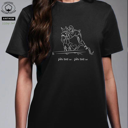 Equitation, saut d'obstacle, cheval, graphisme sur T-shirt biologique noir à personnaliser avec un texte. Création Virginie Linard ©.