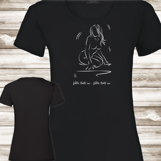 Graphisme esquisse nue femme accroupie de face sur t-shirt à personnaliser avec un texte. Création Virginie Linard ©.