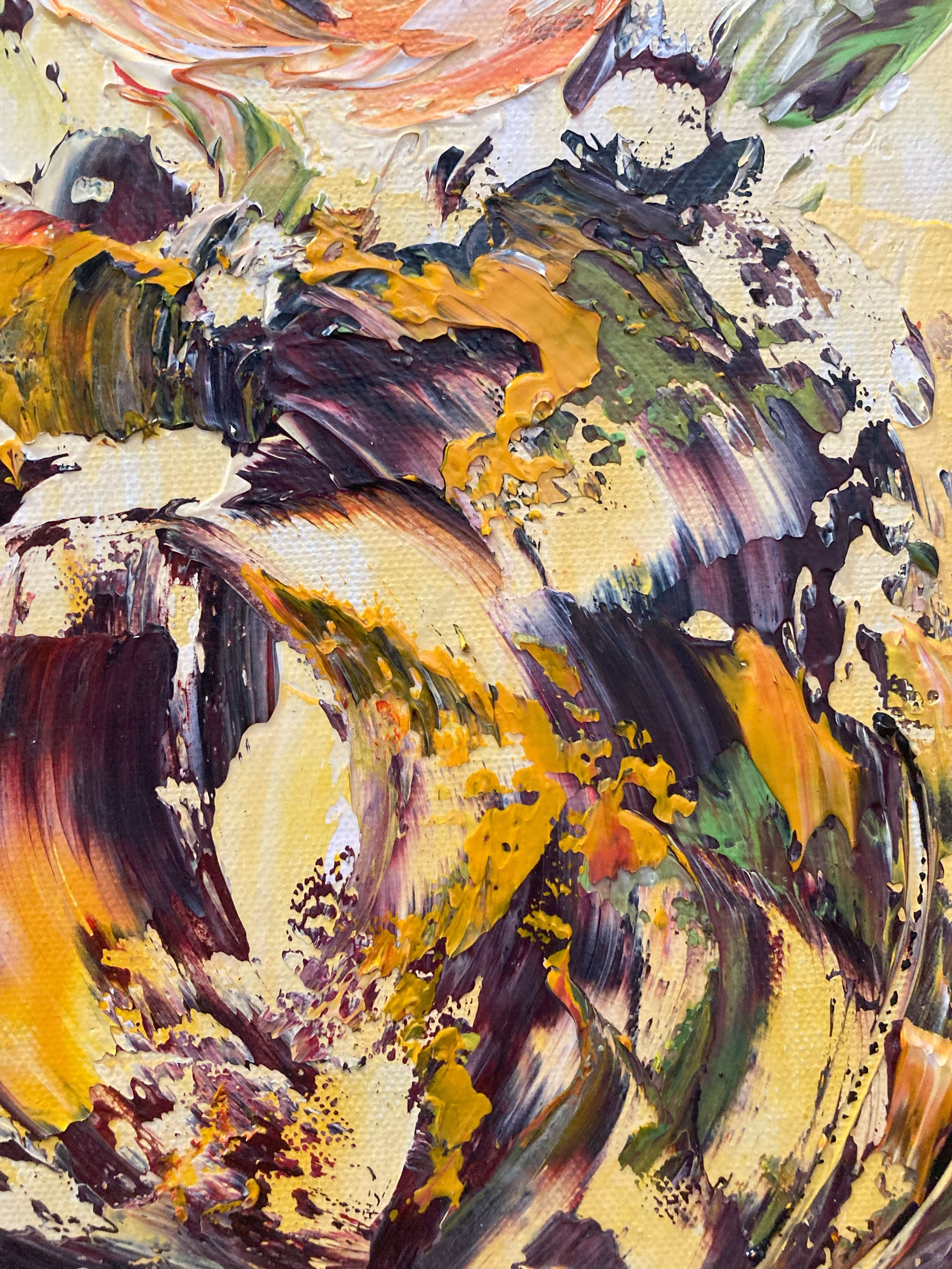 Tableau floral , bouquet de 8 fleurs jaune orange dégradées avec feuillage dans un vase sur fond jaune et blanc. Peinture sur toile format 30x60cm. Création Virginie Linard ©.