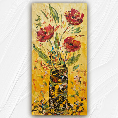 Tableau floral , bouquet de 3 fleurs rouges dégradées avec feuillage dans un vase sur fond jaune. Peinture sur toile format 30x60cm. Création Virginie Linard ©.