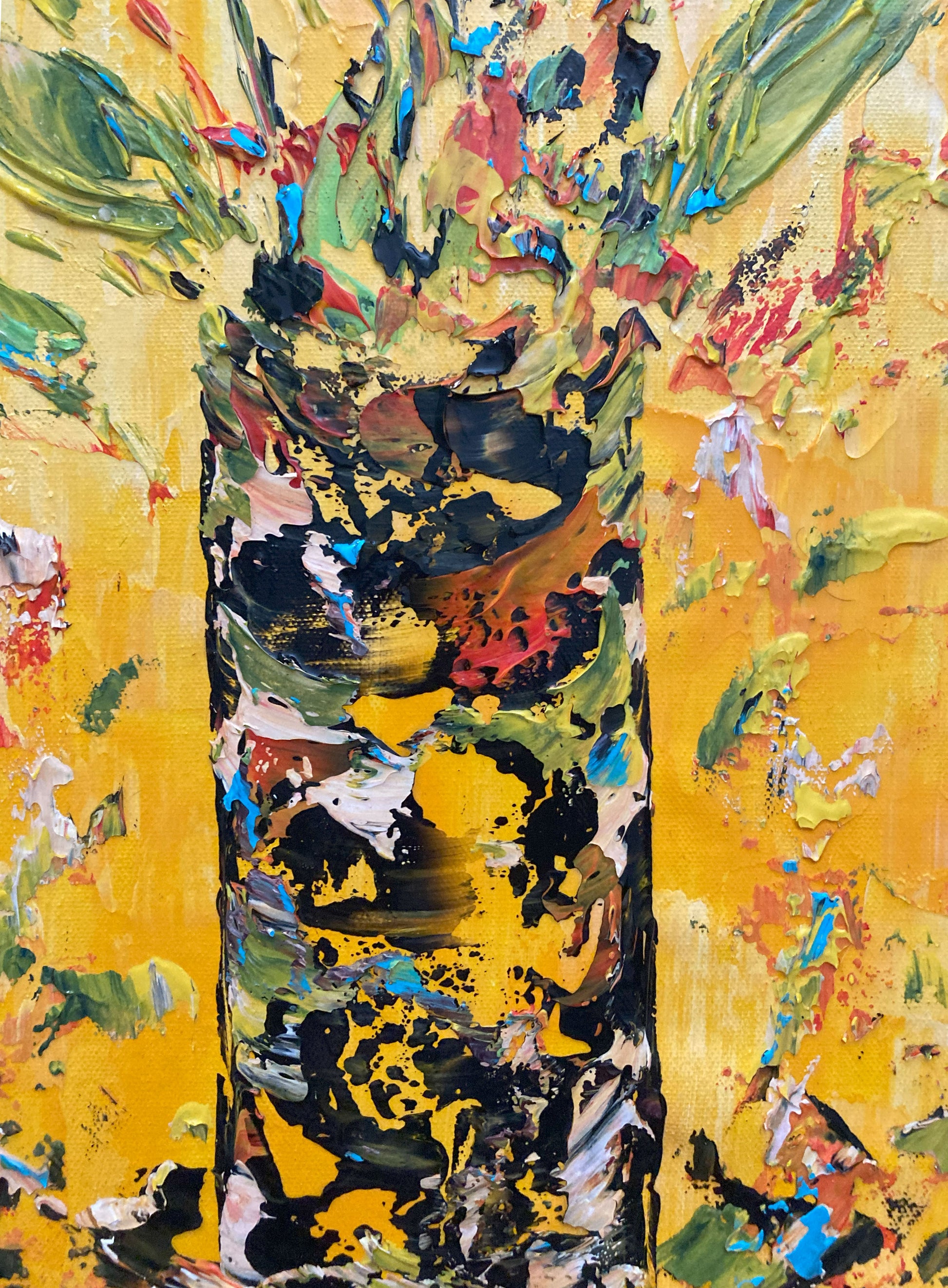 Tableau floral , bouquet de 3 fleurs rouges dégradées avec feuillage dans un vase sur fond jaune. Peinture sur toile format 30x60cm. Création Virginie Linard ©.