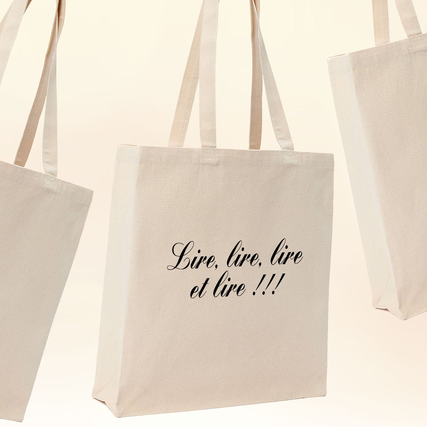 Sac cabas 21L beige avec texte " Lire, lire lire et lire !!! ". Création Virginie Linard.