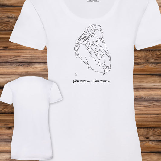 Graphisme maman câlin bébé naissance tendresse sur t-shirt à personnaliser avec un texte. Création Virginie Linard ©.