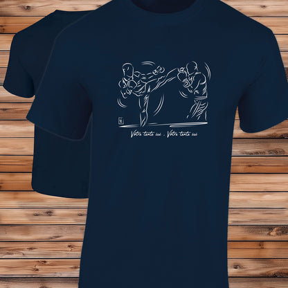 Graphisme sport de combat, MMA, Arts martiaux mixtes, sur t-shirt bleu à personnaliser avec un texte. Création Virginie Linard ©.