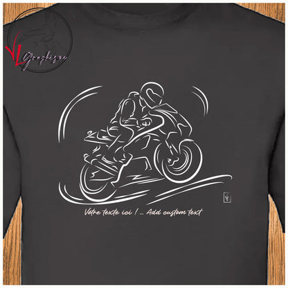 Graphisme d'une moto à vive allure sur tshirt de Virginie Linard ©