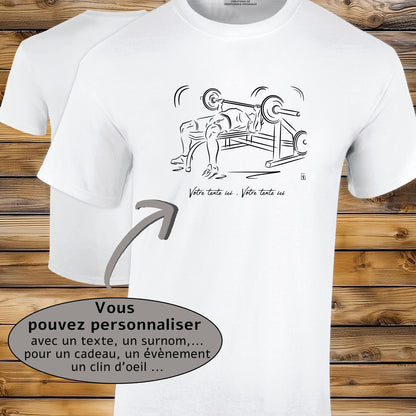 Graphisme musculation haltères sur T-shirt blanc homme. A personnaliser avec un texte. Création Virginie Linard ©.