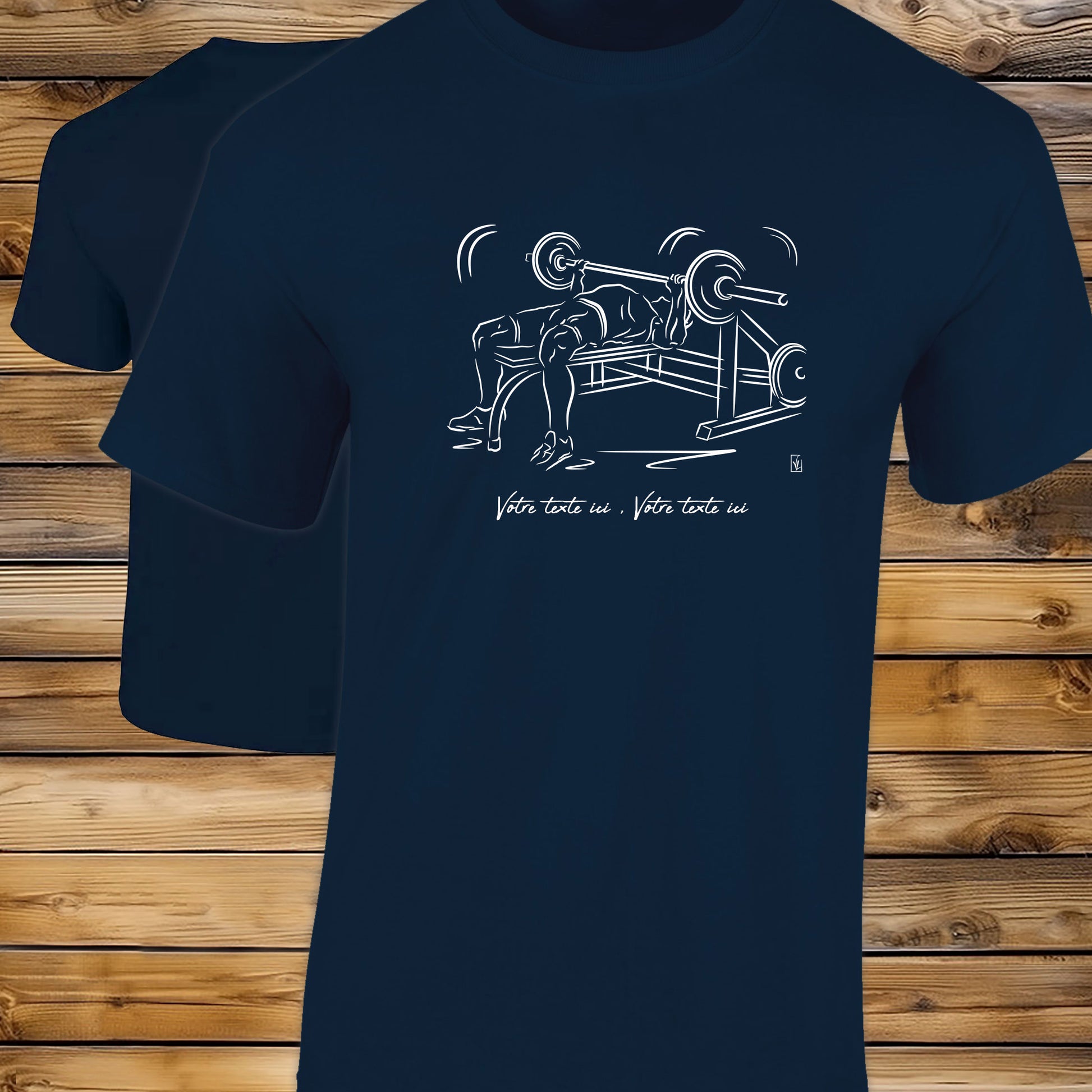 Graphisme musculation haltères sur T-shirt bleu homme. A personnaliser avec un texte. Création Virginie Linard ©.