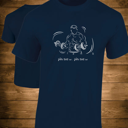 Graphisme musculation double haltères sur T-shirt bleu homme. A personnaliser avec un texte. Création Virginie Linard ©.
