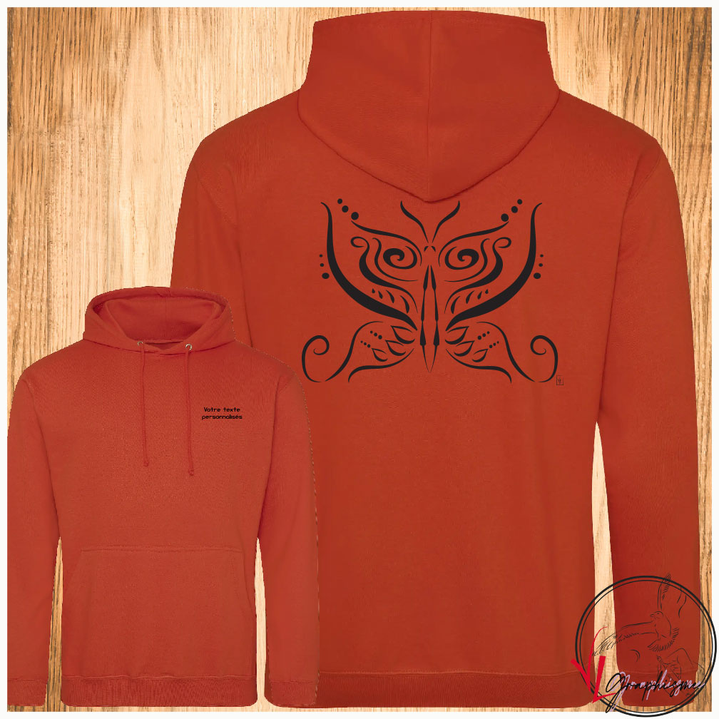 Graphisme d'un papillon sur Sweat couleur orange foncé à personnaliser avec un texte côté coeur