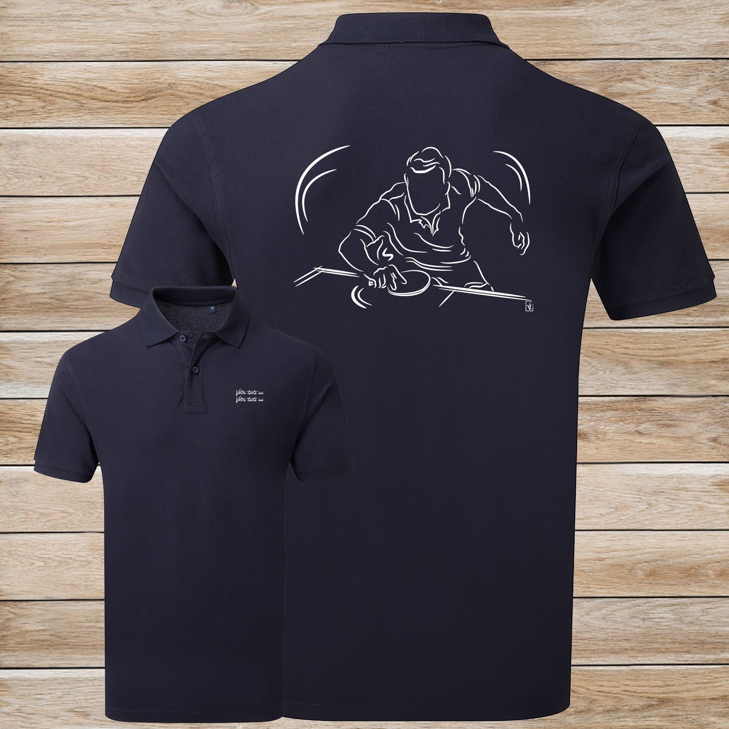Graphisme ping-pong tennis de table Polo bleu homme. A personnaliser avec un texte. Création Virginie Linard ©.
