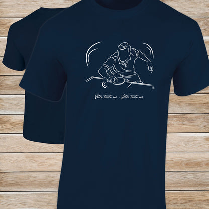 Graphisme ping-pong tennis de table T-shirt bleu homme. A personnaliser avec un texte. Création Virginie Linard ©.