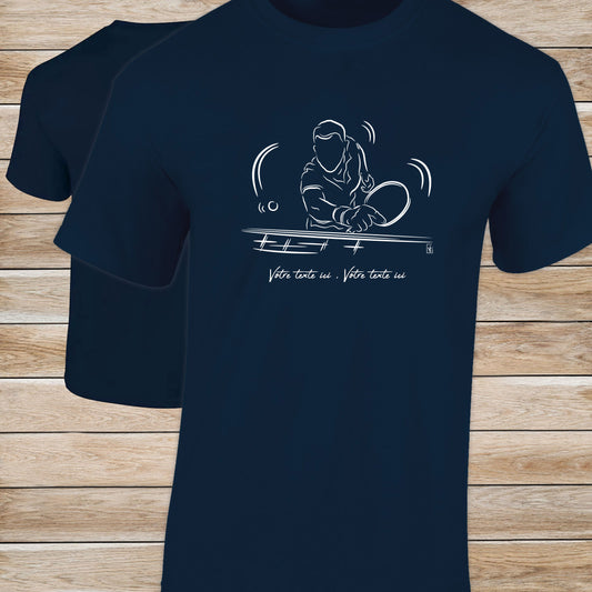 Graphisme ping-pong tennis de table T-shirt bleu homme. A personnaliser avec un texte. Création Virginie Linard ©.