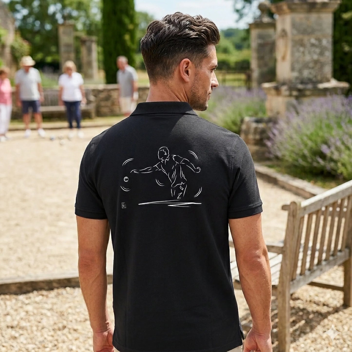 Polo pétanque homme noir personnalisé (texte/prénom/club). Idée cadeau pétanqueur, dessin "13 à 0" au dos. Création Virginie Linard©