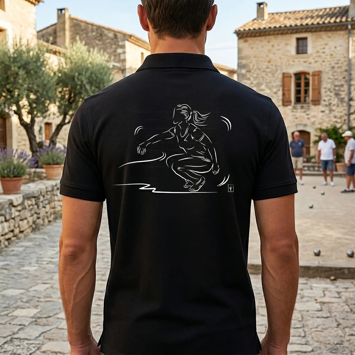 Polo pétanque homme noir personnalisé (texte/prénom/club). Idée cadeau pétanqueur, dessin "Féminin" au dos.