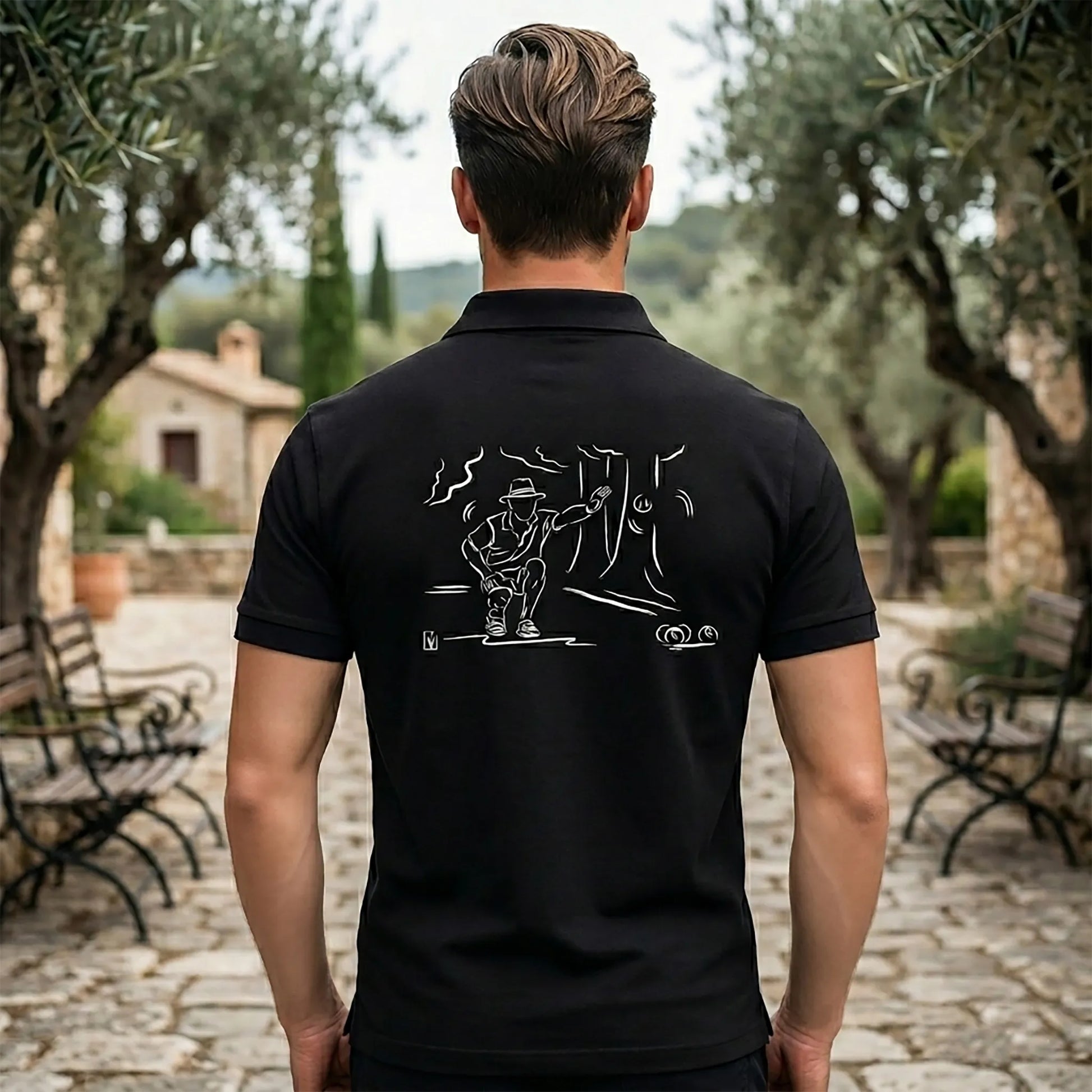 Polo pétanque homme noir personnalisé (texte/prénom/club). Idée cadeau pétanqueur, modèle "Provence" au dos.