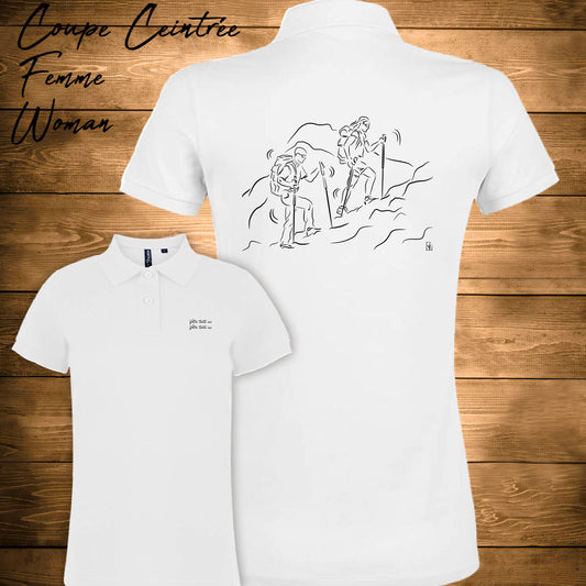 Graphisme randonnée trekking sur Polo blanc femme. A personnaliser avec un texte. Création Virginie Linard ©.