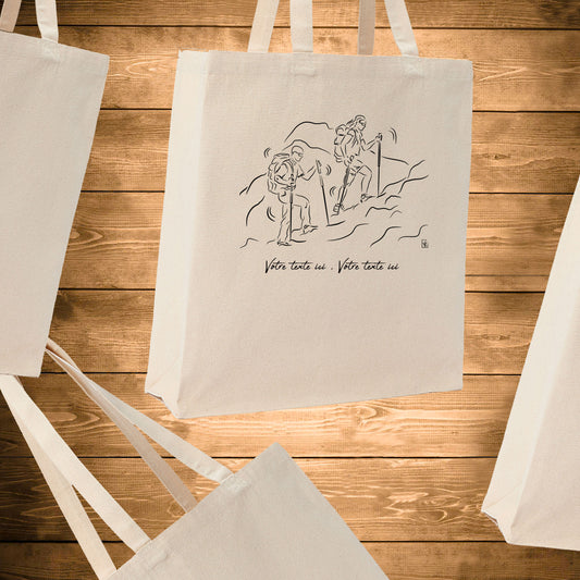 Graphisme randonnée trekking sur Sac tote bag beige. A personnaliser avec un texte. Création Virginie Linard ©.