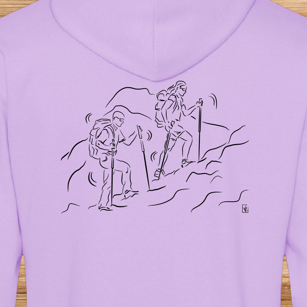 Graphisme randonnée trekking alpinisme sur sweat couleur lavande à personnaliser avec un texte. Création Virginie Linard ©.