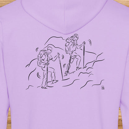 Graphisme randonnée trekking alpinisme sur sweat couleur lavande à personnaliser avec un texte. Création Virginie Linard ©.