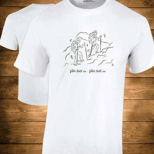 Graphisme randonnée trekking T-shirt blanc homme. A personnaliser avec un texte. Création Virginie Linard ©.