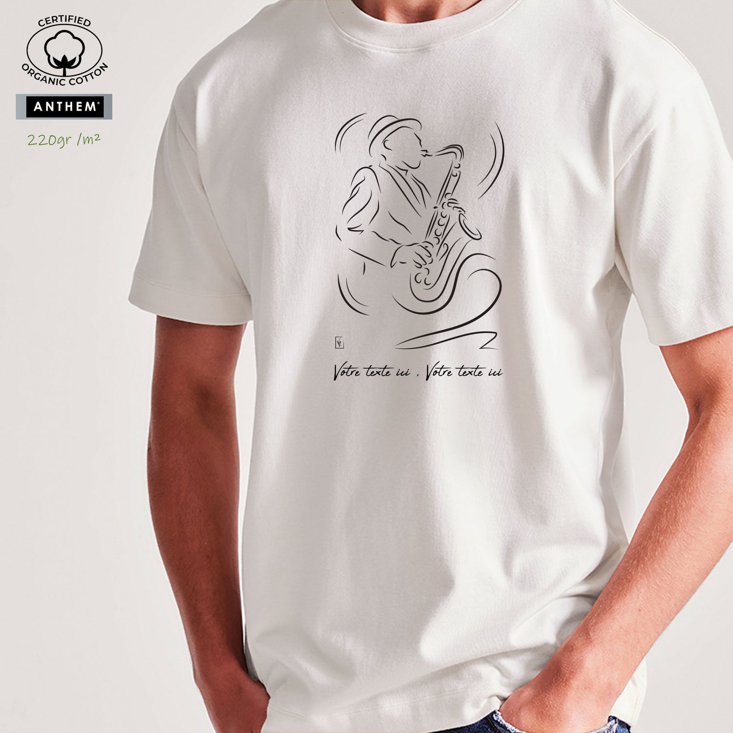 Graphisme saxophoniste jazz sur T-shirt coton biologique épais blanc. A personnaliser avec un texte. Création Virginie Linard ©.