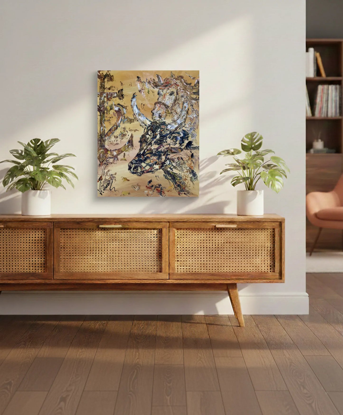 Tableau de Camargue format 55x46cm exposé dans un intérieur provençal. Décoration murale authentique avec cheval, taureau et emblème camarguais.