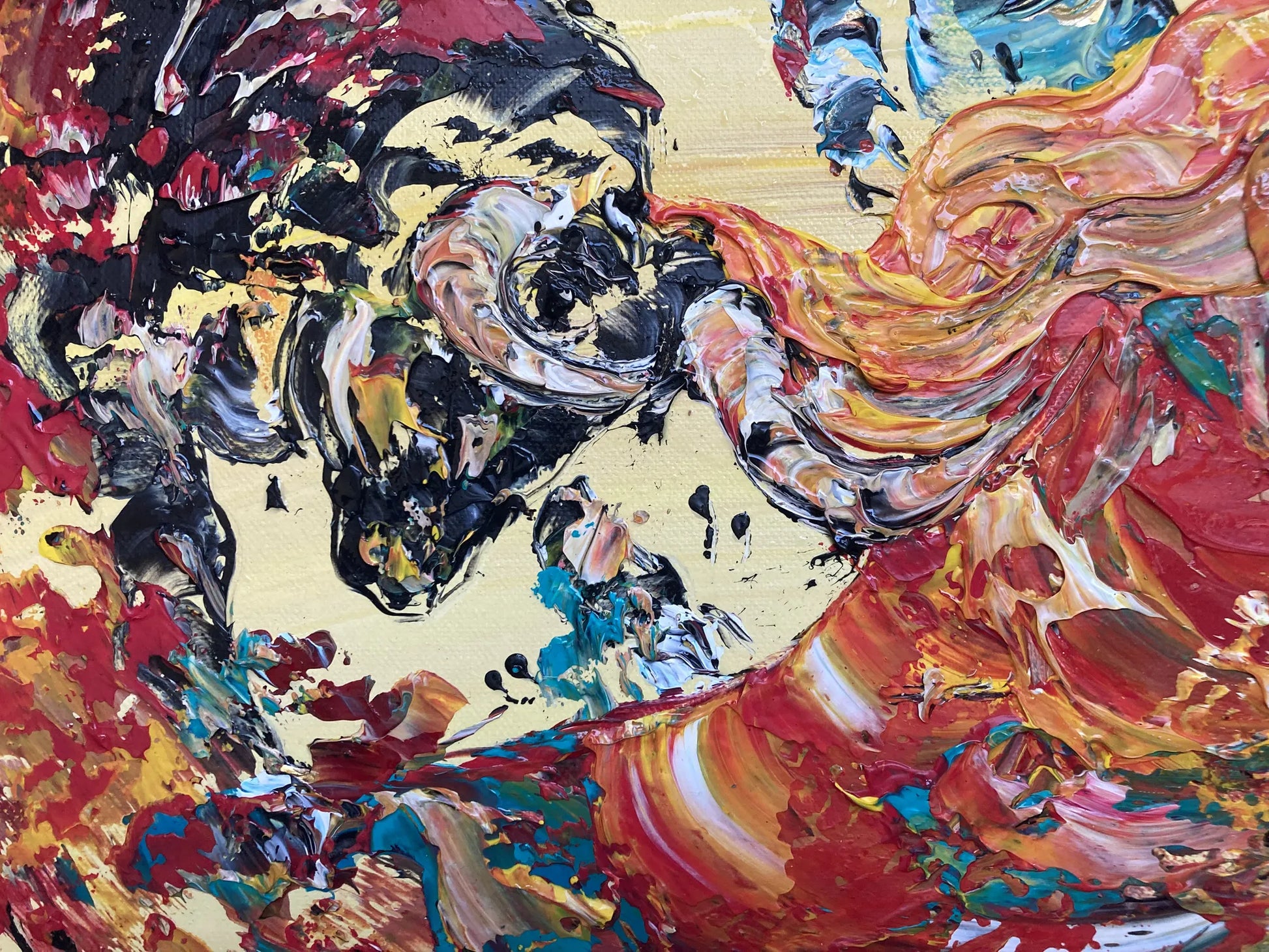 Zoom sur les reliefs de la peinture au couteau. Détail des textures rouges et marron évoquant le mouvement de la muleta et l'arène.