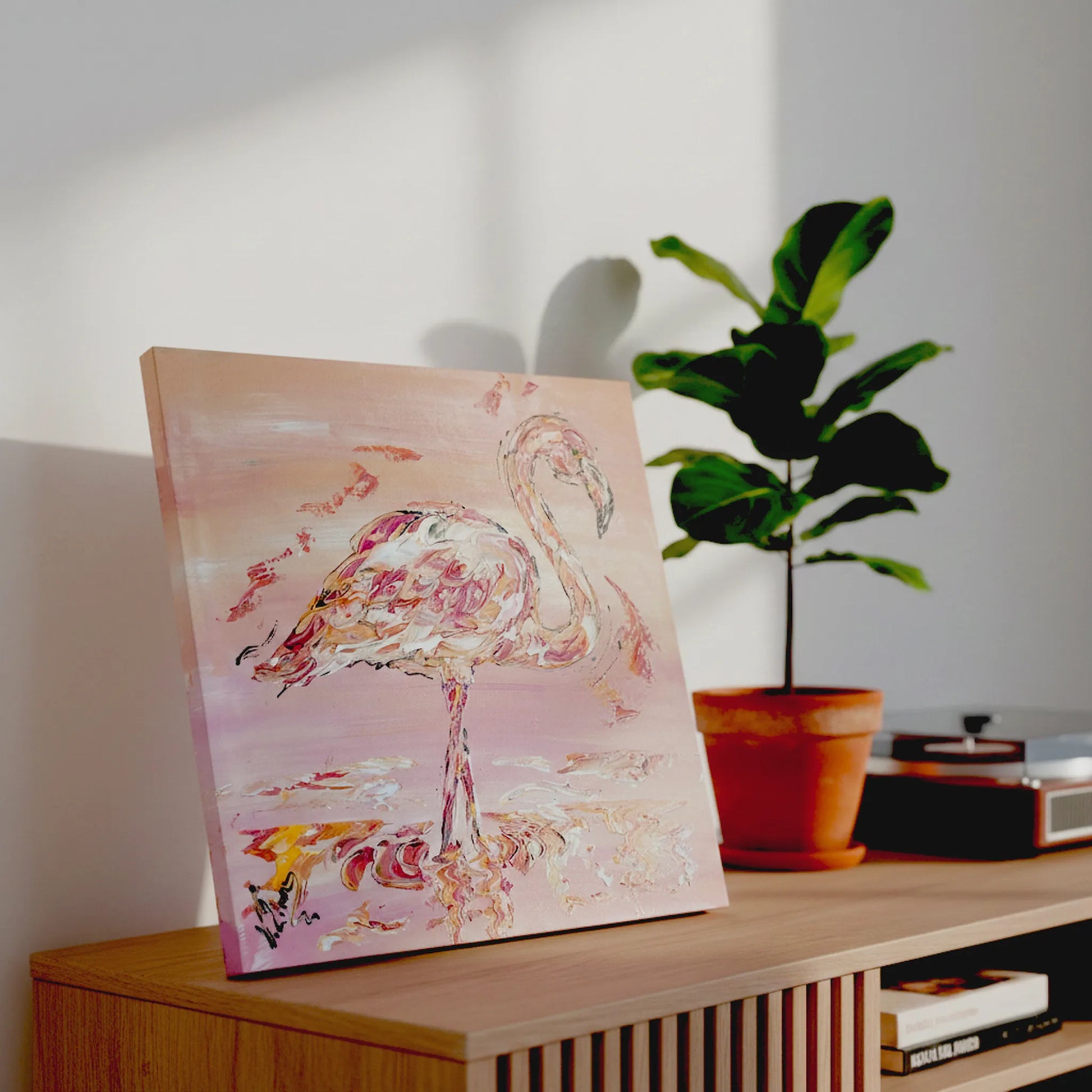 Tableau , peinture sur toile. Flamant rose sur fond rose blanc et jaune, style art déco. Format 40x40cm. Peintre Virginie Linard.