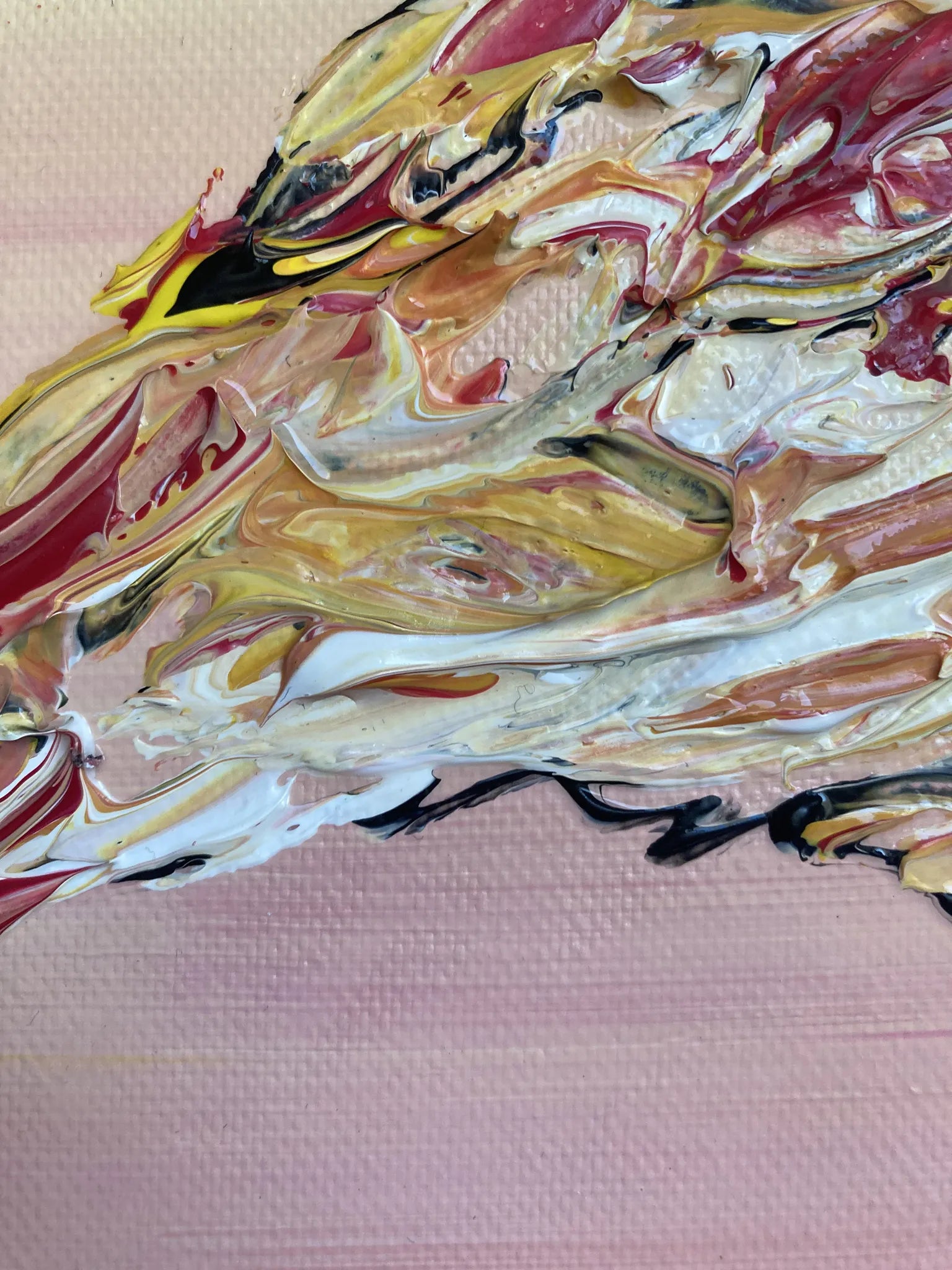 Tableau , peinture sur toile. Flamant rose sur fond rose blanc et jaune, style art déco. Format 40x40cm. Détail queue. Peintre Virginie Linard.