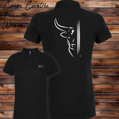 Taureau moitié tête et 3 traits, graphisme sur Polo noir femme à personnaliser avec un texte. Création Virginie Linard ©.