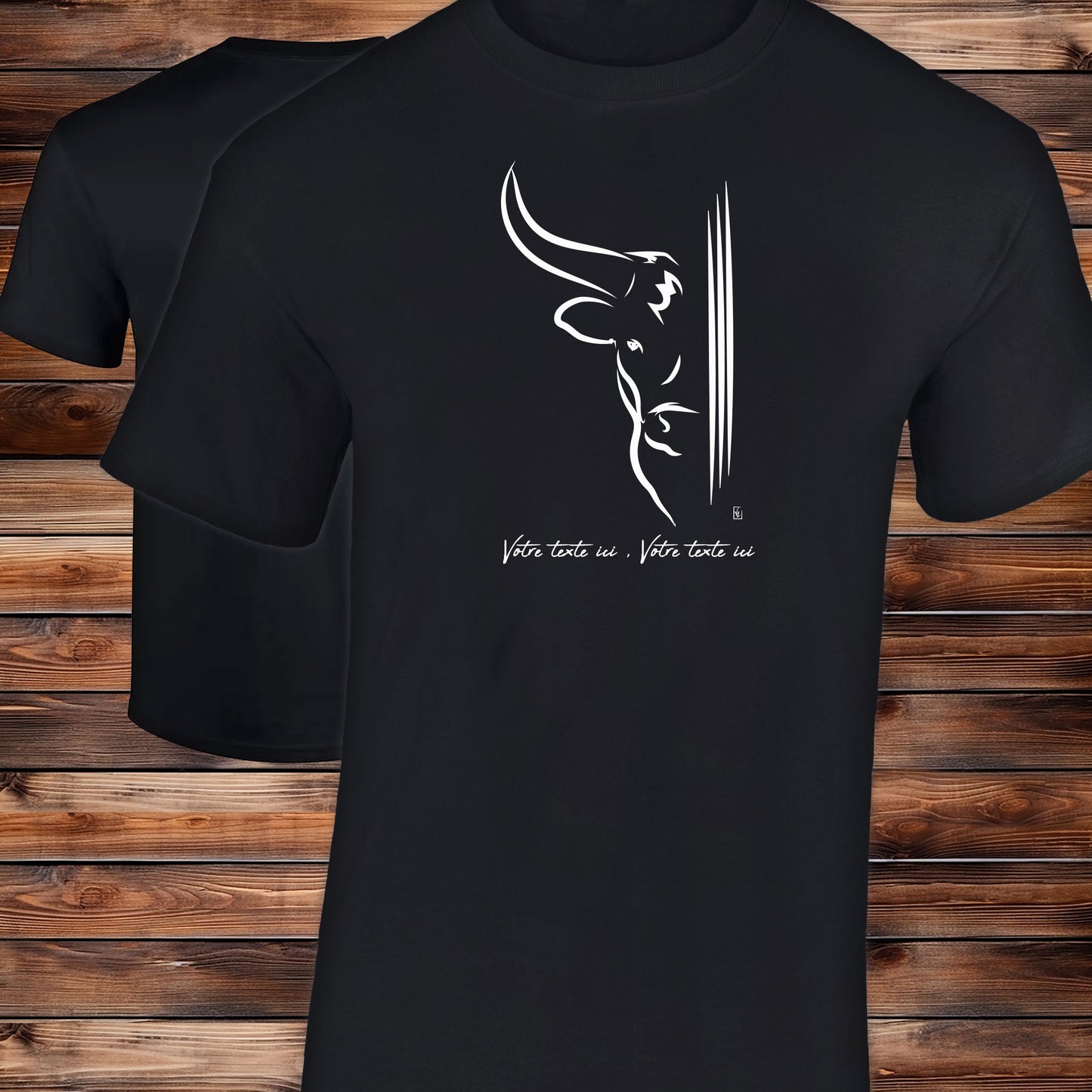 Taureau moitié tête et 3 traits, graphisme sur T-shirt noir homme à personnaliser avec un texte. Création Virginie Linard ©.