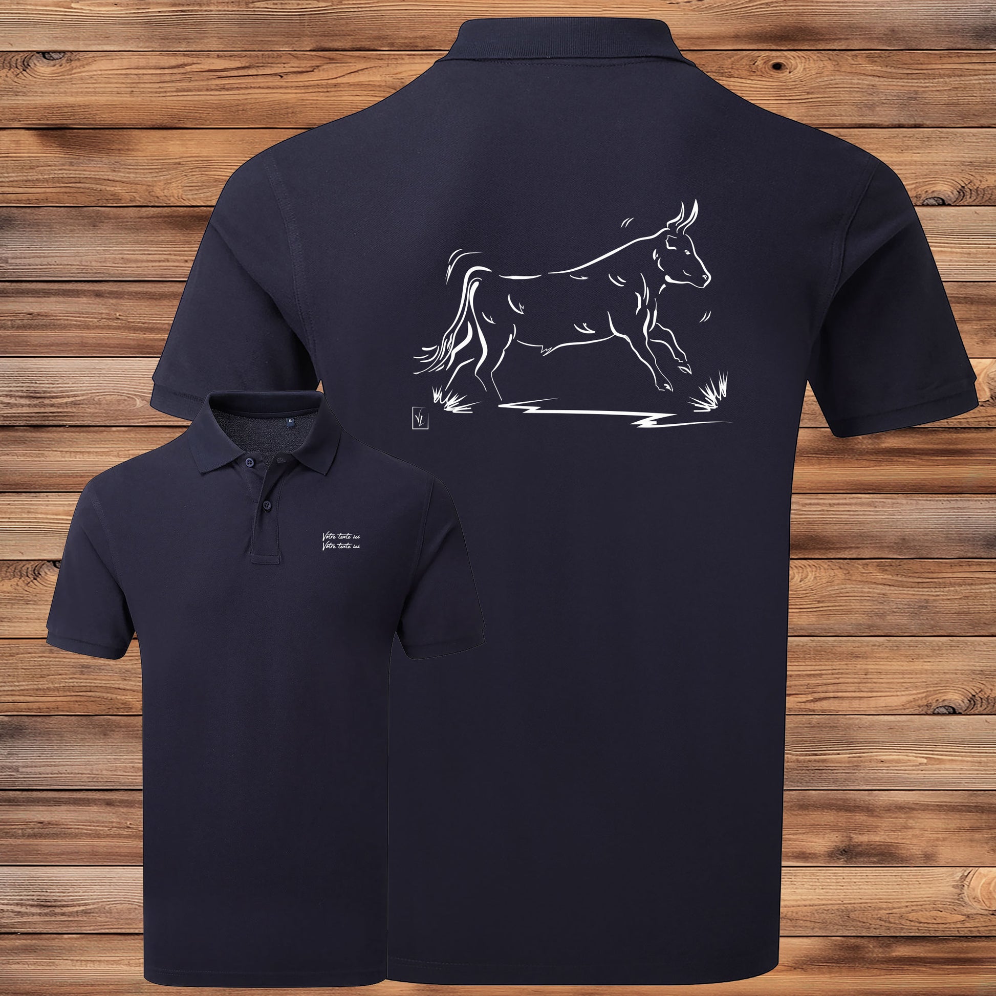 Taureau de Camargue Vachette , graphisme sur Polo bleu homme à personnaliser avec du texte. Création Virginie Linard ©.