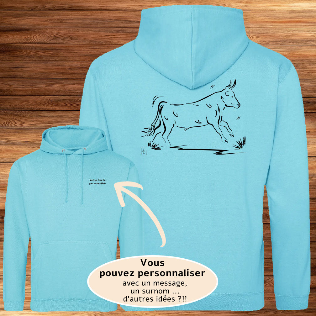Taureau de Camargue Vachette , graphisme sur Sweat-shirt bleu à personnaliser avec du texte. Création Virginie Linard ©.