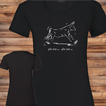 Taureau Camargue Graphisme sur T-shirt noir femme à personnaliser avec du texte. Création Virginie Linard ©.